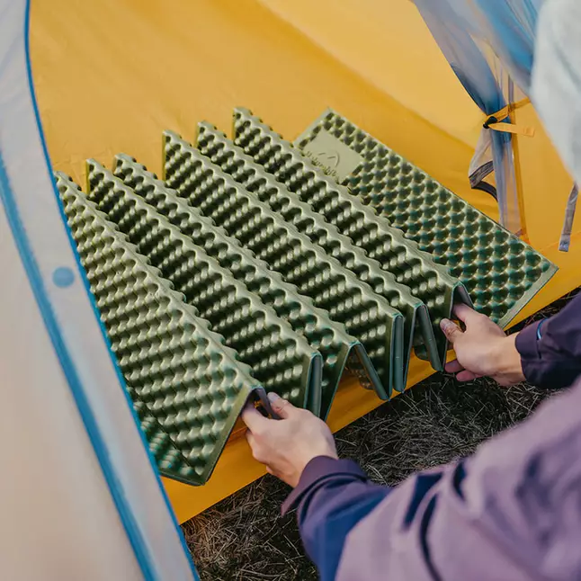 Килимок туристичний складаний одномісний IXPE Naturehike CNK2450WS044 з алюмінієвою плівкою, 195x60x1.8 см, оливковий — Photo 8