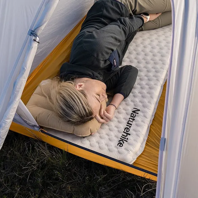 Матрац туристичний надувний одномісний Naturehike CNK2300DZ013, 185x55x3.5 см, світло-сірий, овальний — Photo 1