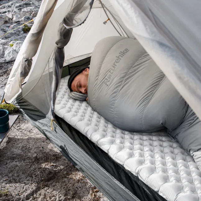 Матрац туристичний надувний одномісний ультралегкий Naturehike CNH22DZ018, 196 х 64 х 7 см, сріблястий — Photo 4