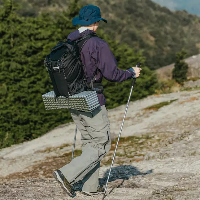 Килимок туристичний складаний одномісний IXPE Naturehike CNK2450WS044 з алюмінієвою плівкою, 195x60x1.8 см, оливковий — Photo 4