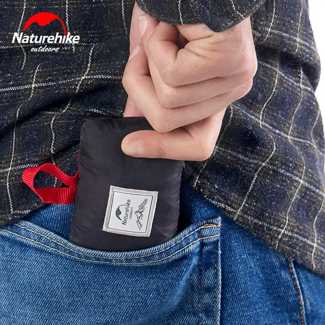 Килимок для пікніка водостійкий надлегкий Naturehike Moisture Picnic Mat NH17D050-B, 145x100 см, чорний — Photo 1