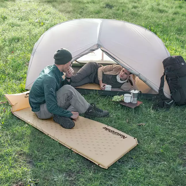 Килимок самонадувний з подушкою Naturehike NH15Q002-D, 25мм, бежевий — Photo 4