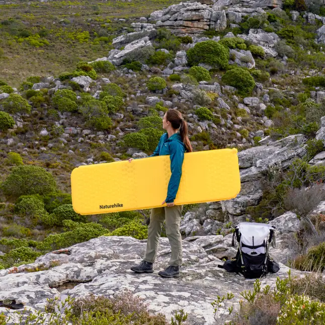 Матрас туристический надувной одноместный Naturehike CNK2550WS033, 183x53x3.5 см, желтый, прямоугольный — Photo 1