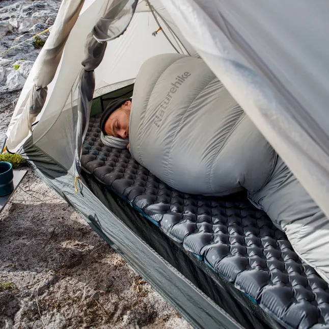 Матрац туристичний надувний одномісний Naturehike CNH22DZ018, надлегкий, 183х58х7 см, сірий, для туризму із мішком для надування — Photo 6