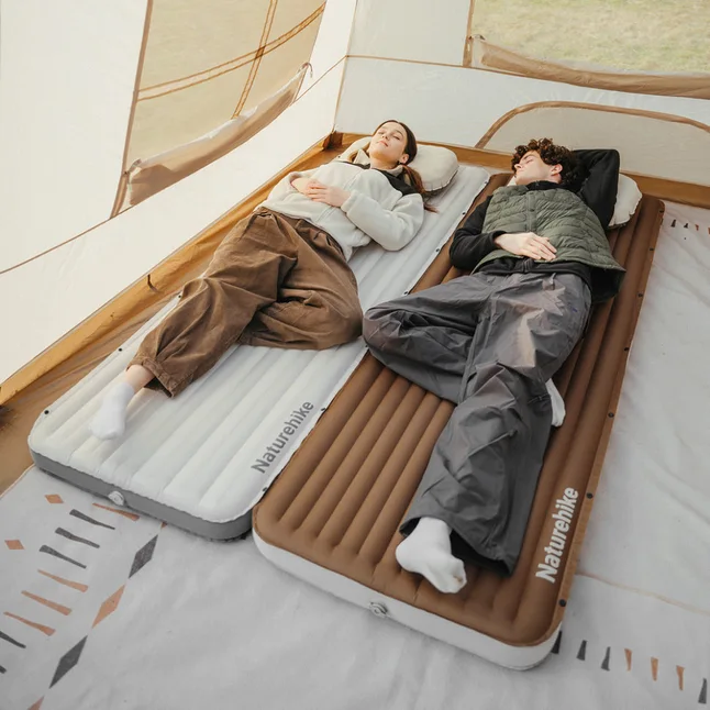 Матрац туристичний надувний одномісний Naturehike CNK2450WS035, 198х68х9.5 см, коричневий із вбудованою помпою для надування — Photo 2