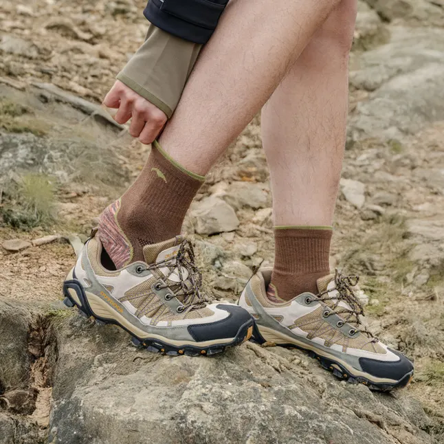 Шкарпетки туристичні амортизаційні високі Naturehike CYY2611FS011, M, темно-коричневий — Photo 4