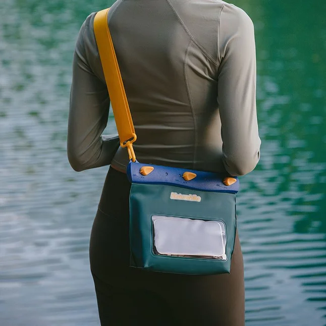 Сумка водонепроникна Naturehike CNK2300BS016, 2,6 л, темно-зелена — Photo 1
