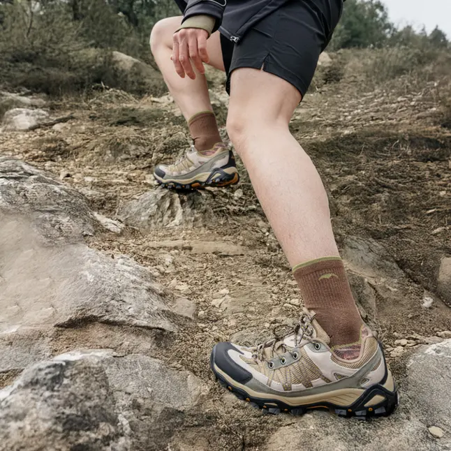 Шкарпетки туристичні амортизаційні високі Naturehike CYY2611FS011, M, темно-коричневий — Photo 3