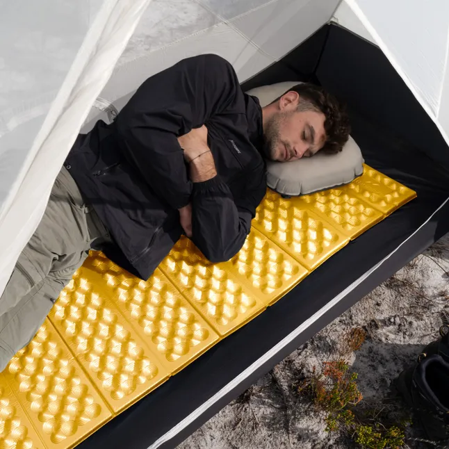 Килимок туристичний складаний одномісний Naturehike CNK2650WS027, 185 х 56 х 2.6 см золотистий — Photo 3