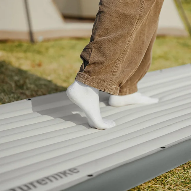 Матрац туристичний надувний одномісний Naturehike CNK2450WS034, 198х68х9.5 см, білий, для кемпінгу із мішком для надування — Photo 4