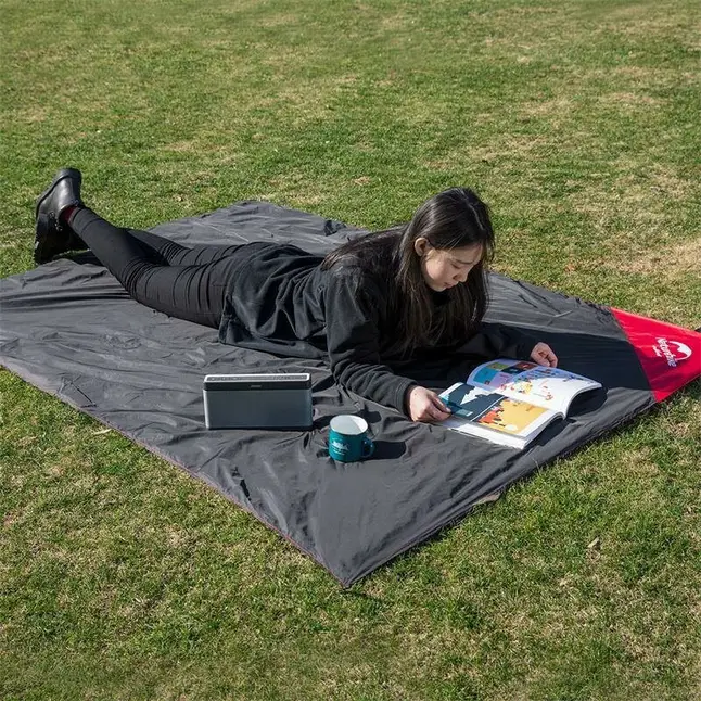 Килимок для пікніка водостійкий надлегкий Naturehike Moisture Picnic Mat NH17D050-B, 145x200 см, чорний — Photo 4