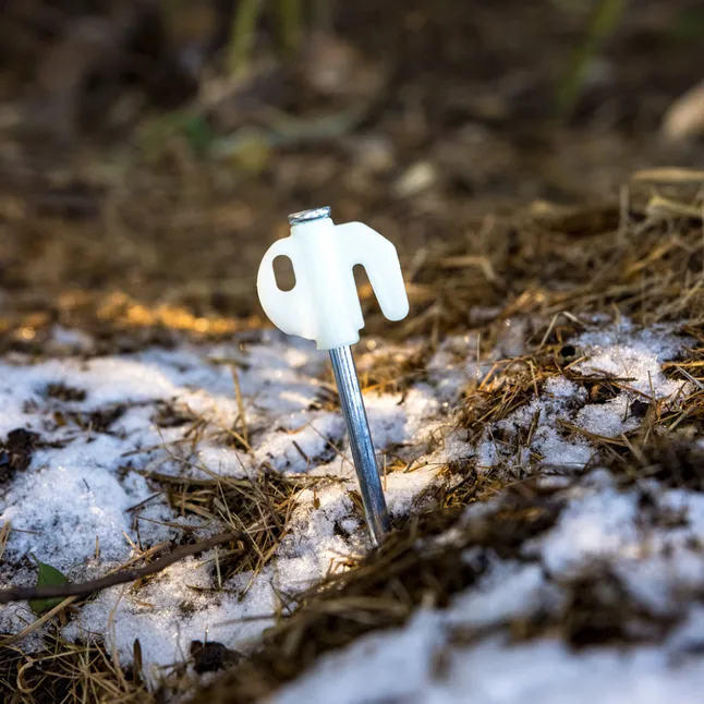 Кілки туристичні світловідбивні Naturehike CNK2550PJ012, 20 см, 4 шт, білий — Photo 2