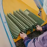 Килимок туристичний складаний одномісний IXPE Naturehike CNK2450WS044 з алюмінієвою плівкою, 195x60x1.8 см, оливковий — Photo 19