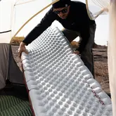 Матрац туристичний надувний одномісний ультралегкий Naturehike Tuye R5.8 CNK2650WS031, 196 × 64 х 9 см, сріблястий — Photo 10